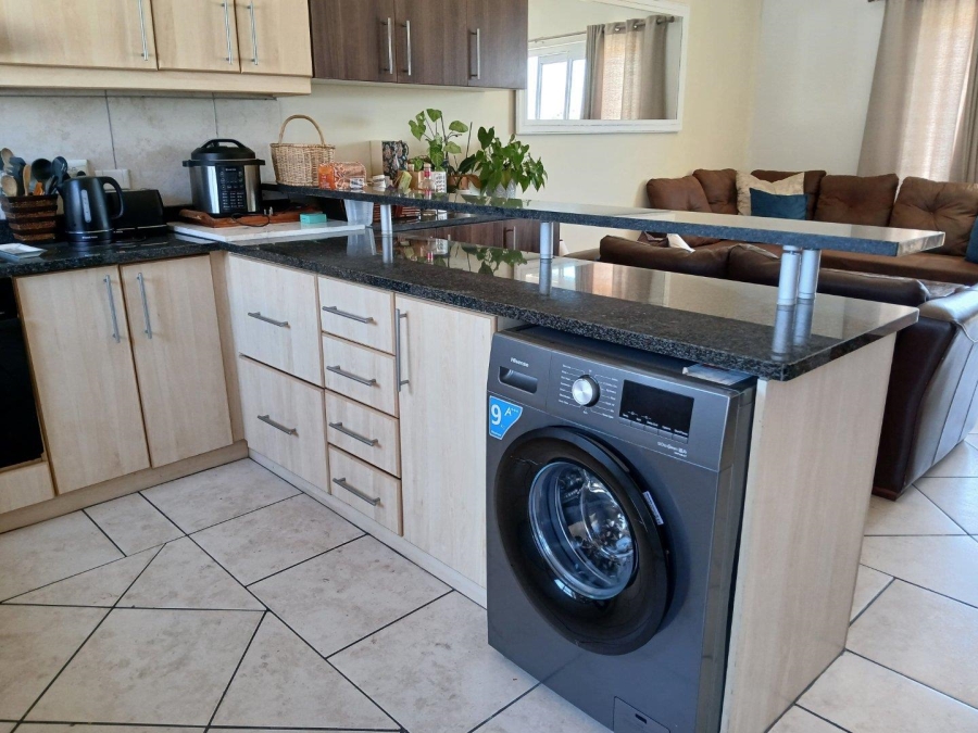 2 Bedroom Property for Sale in Okennedyville Western Cape